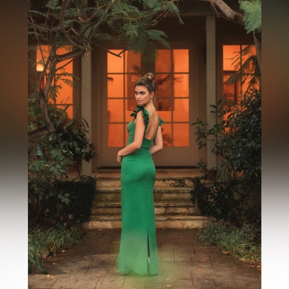 IEENA FOR MAC DUGGAL
Green Ruffle Cap Sleeve Open Back Column Gown 14 - Picture 3 of 14